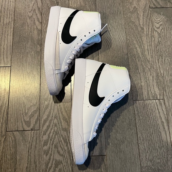 Nike Blazer Mid '77
Boys' Grade School DA4086-109 - Picture 6 of 8